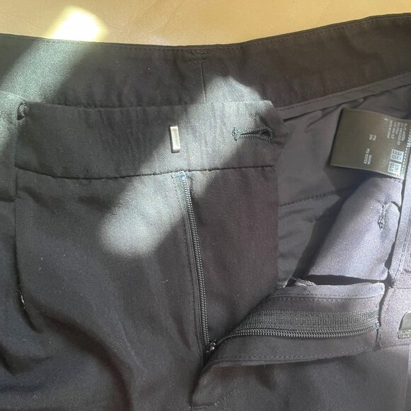 Uniqlo Black Formal Pleated Shorts size Zero - Picture 4 of 6